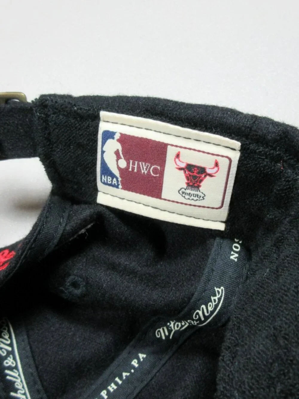 Mitchell & Ness mens black Chicago Bulls Wool leather strapback NBA HWC NWT
